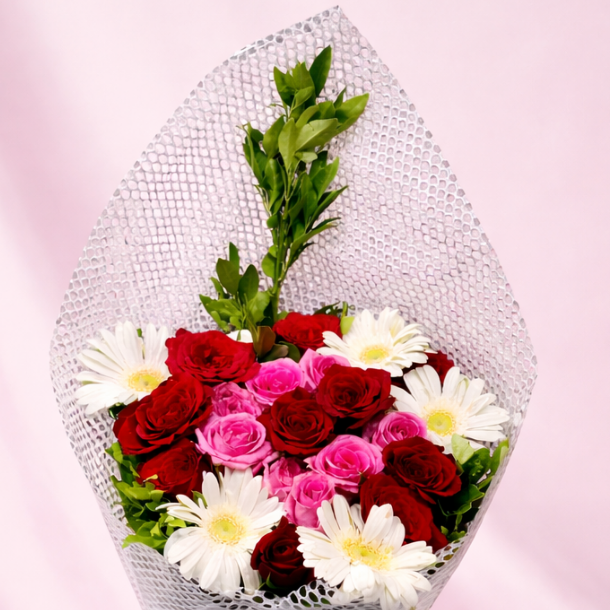 classic rose & daisy harmony bouquet